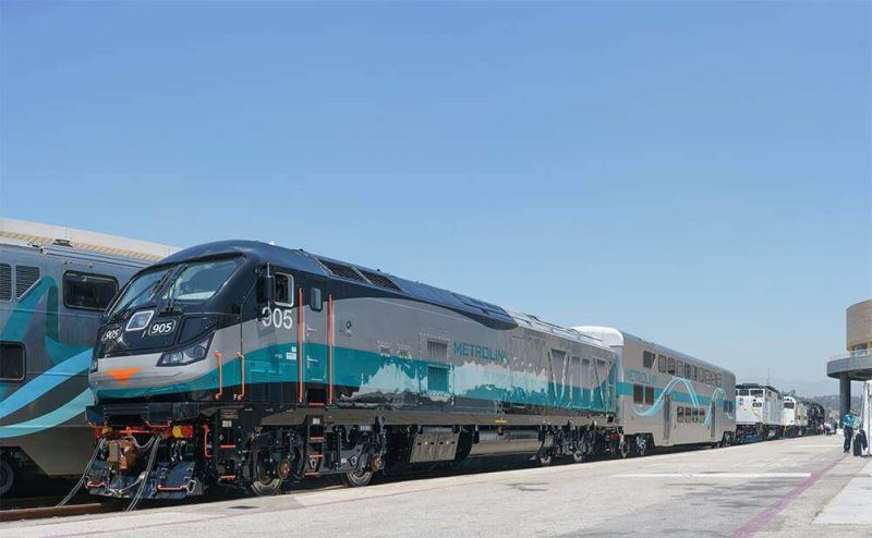 Metrolink Rolls Out ‘Cleanest Fuel-Powered Locomotive in the Country’