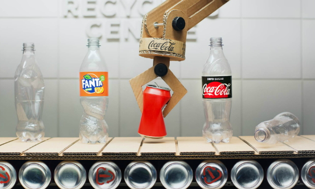 Coca-Cola ad uses nothing but recyclable packaging